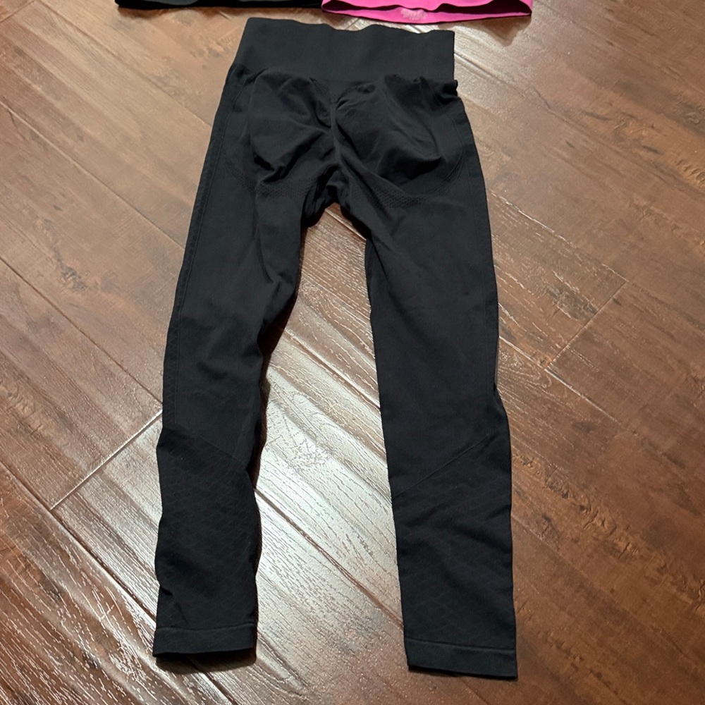 Women's Pink and Black Sports Bras and leggings - Picture 6 of 7